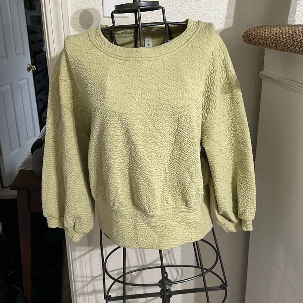 Like a pea green. Lululemon